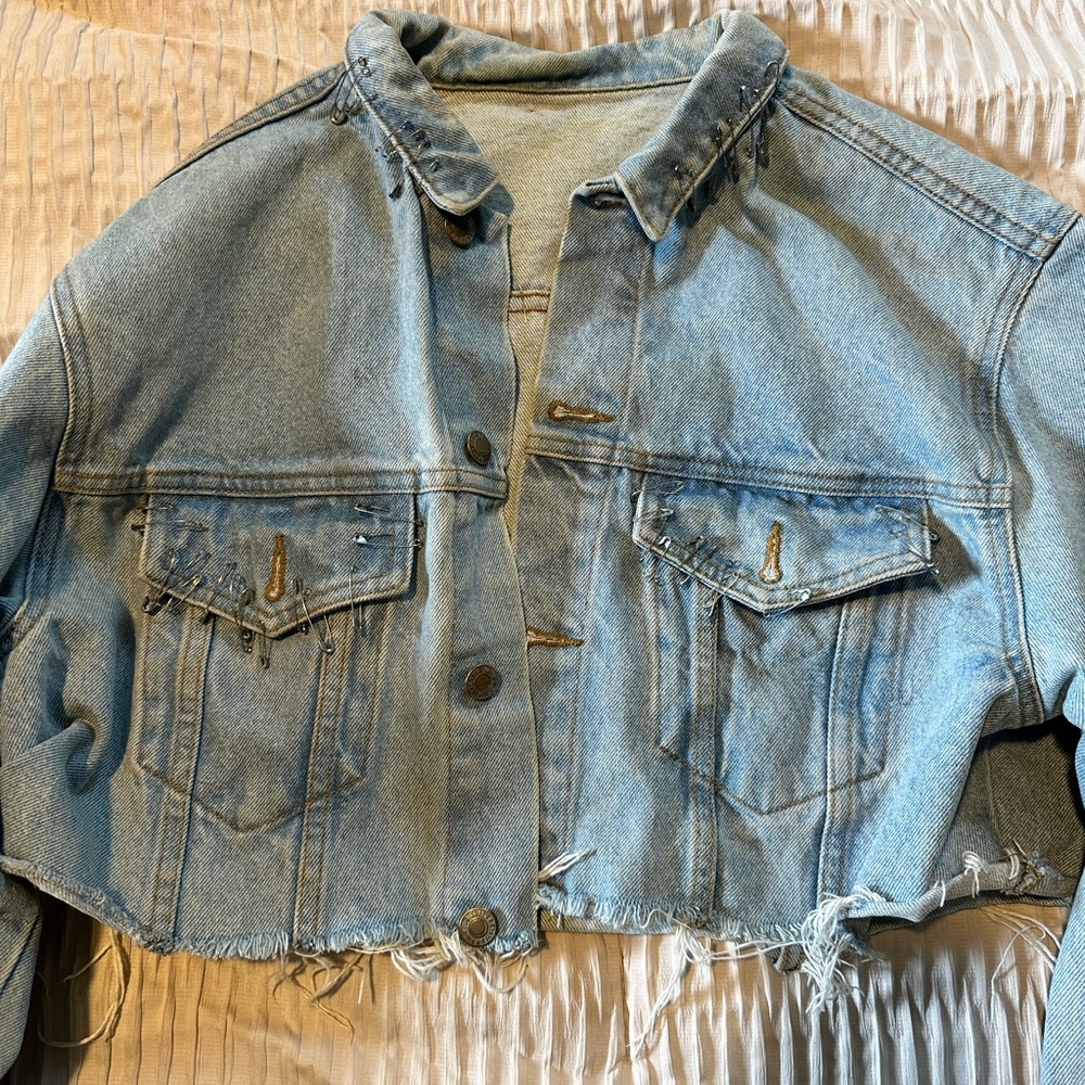 Cropped denim pin jacket